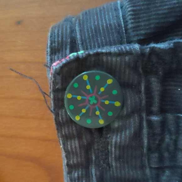 Adorable girls size 5 embroidered top and skort outfit. Purchased in Quebec. - Picture 3 of 10